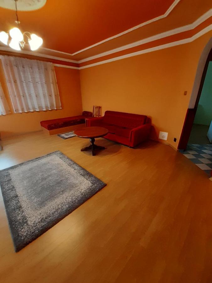 Gabor Pal 1 Apartman 1 Szoba Aparthotel Dunafoldvar ภายนอก รูปภาพ